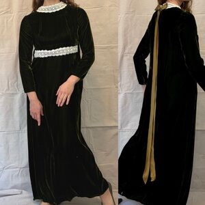 Vintage 60s Olive Green Ivory Lace Velvet Maxi Kaftan Dress Unionmade size S/M